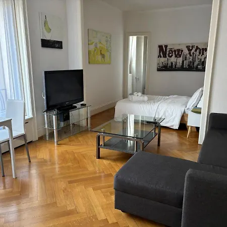 6 Minutes Walking From Railway Station Daire *