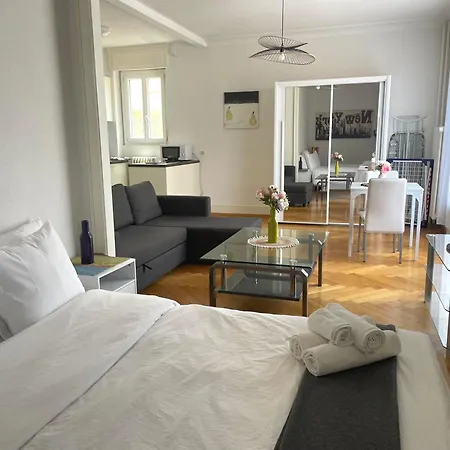 6 Minutes Walking From Railway Station Apartamento